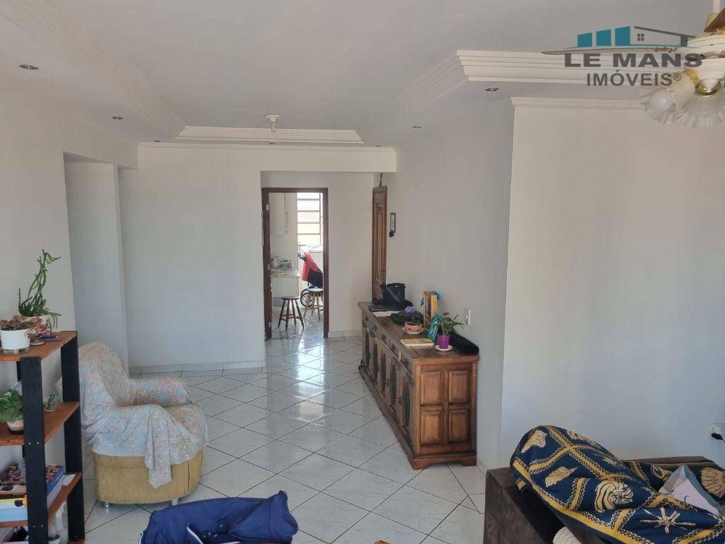 Apartamento à venda com 3 quartos, 110m² - Foto 1