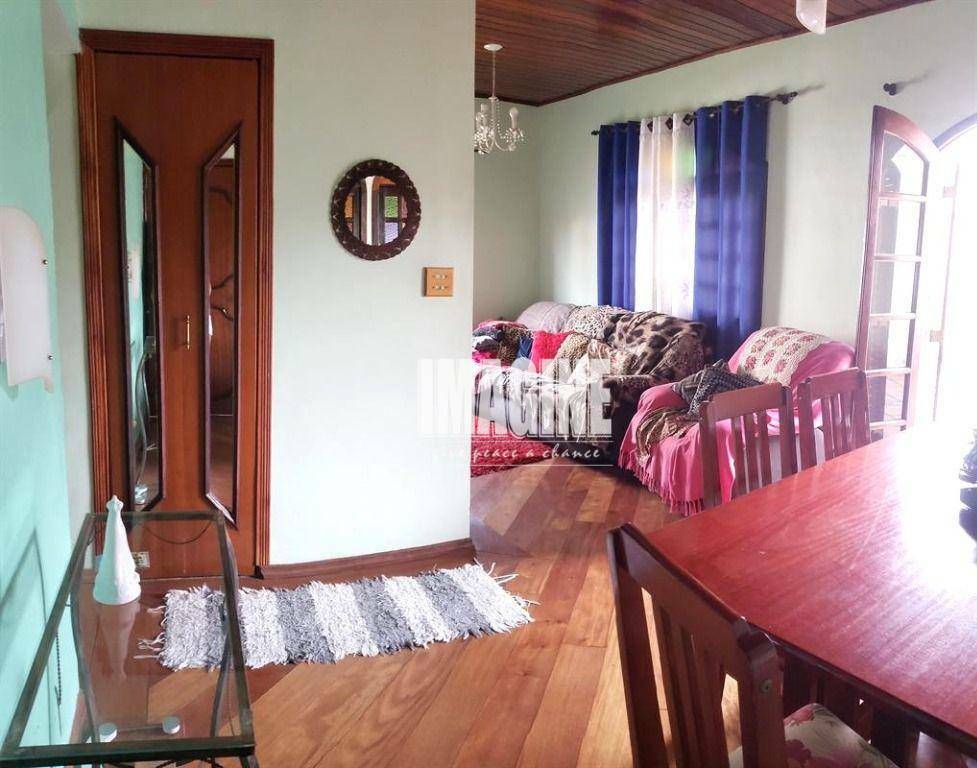 Casa à venda com 3 quartos, 190m² - Foto 2