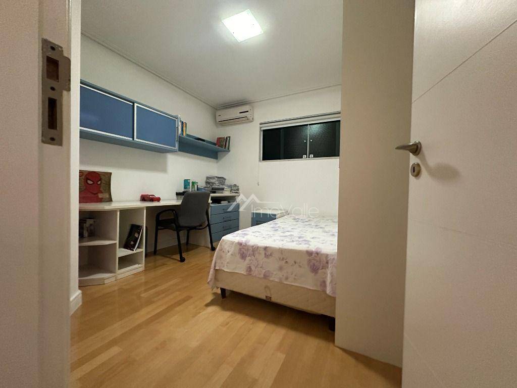 Casa de Condomínio à venda com 5 quartos, 220m² - Foto 33