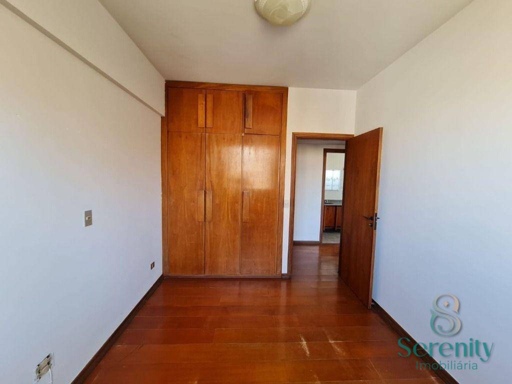 Apartamento para alugar com 4 quartos, 300m² - Foto 11