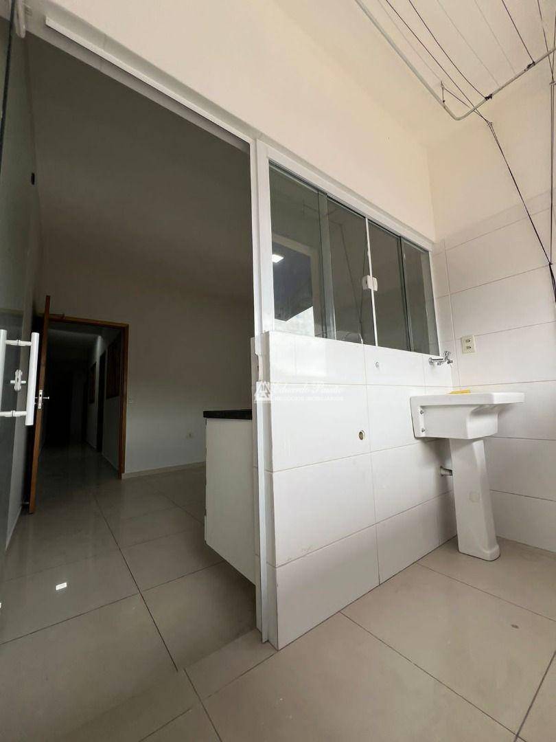 Casa para alugar com 2 quartos, 100m² - Foto 11