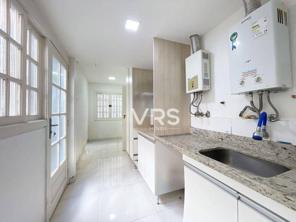 Casa à venda com 5 quartos, 220m² - Foto 37