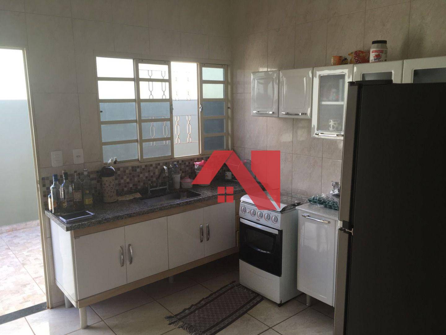 Casa à venda com 2 quartos, 135m² - Foto 2