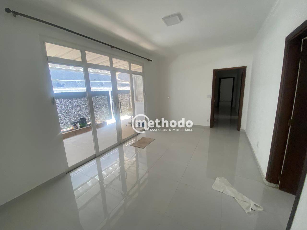 Casa para alugar com 4 quartos, 244m² - Foto 2