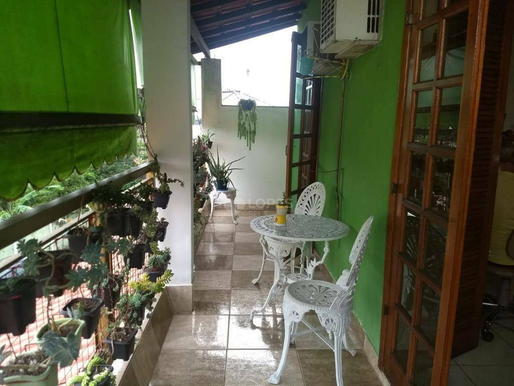 Casa à venda com 2 quartos, 150m² - Foto 2