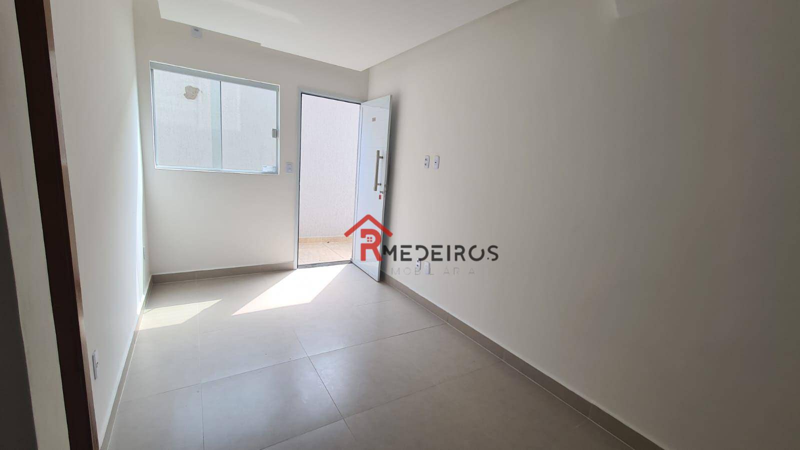 Casa à venda com 2 quartos, 45m² - Foto 3