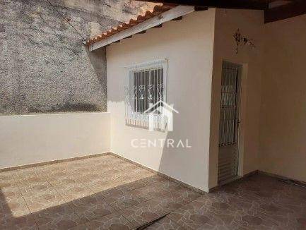 Casa à venda com 2 quartos, 60m² - Foto 1