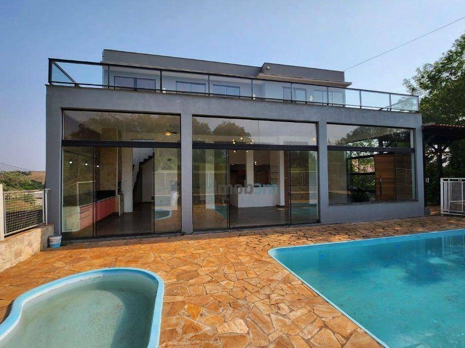 Sobrado à venda com 3 quartos, 327m² - Foto 1