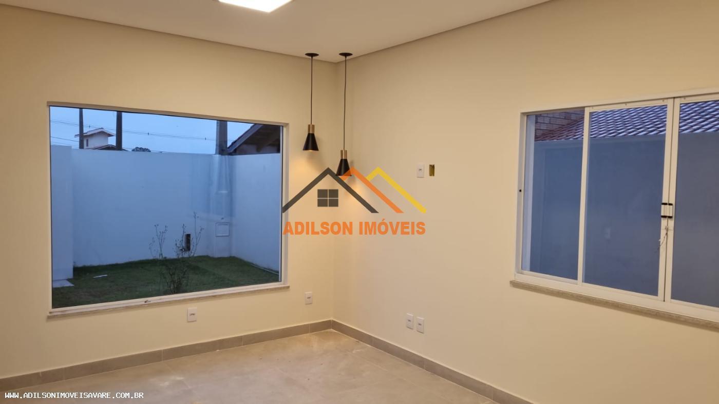 Casa à venda com 3 quartos, 212m² - Foto 2