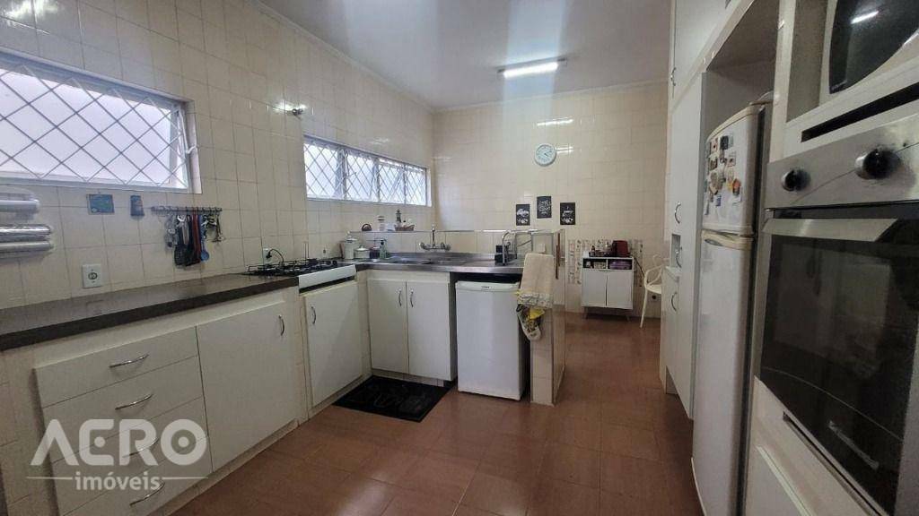 Casa à venda com 4 quartos, 229m² - Foto 7