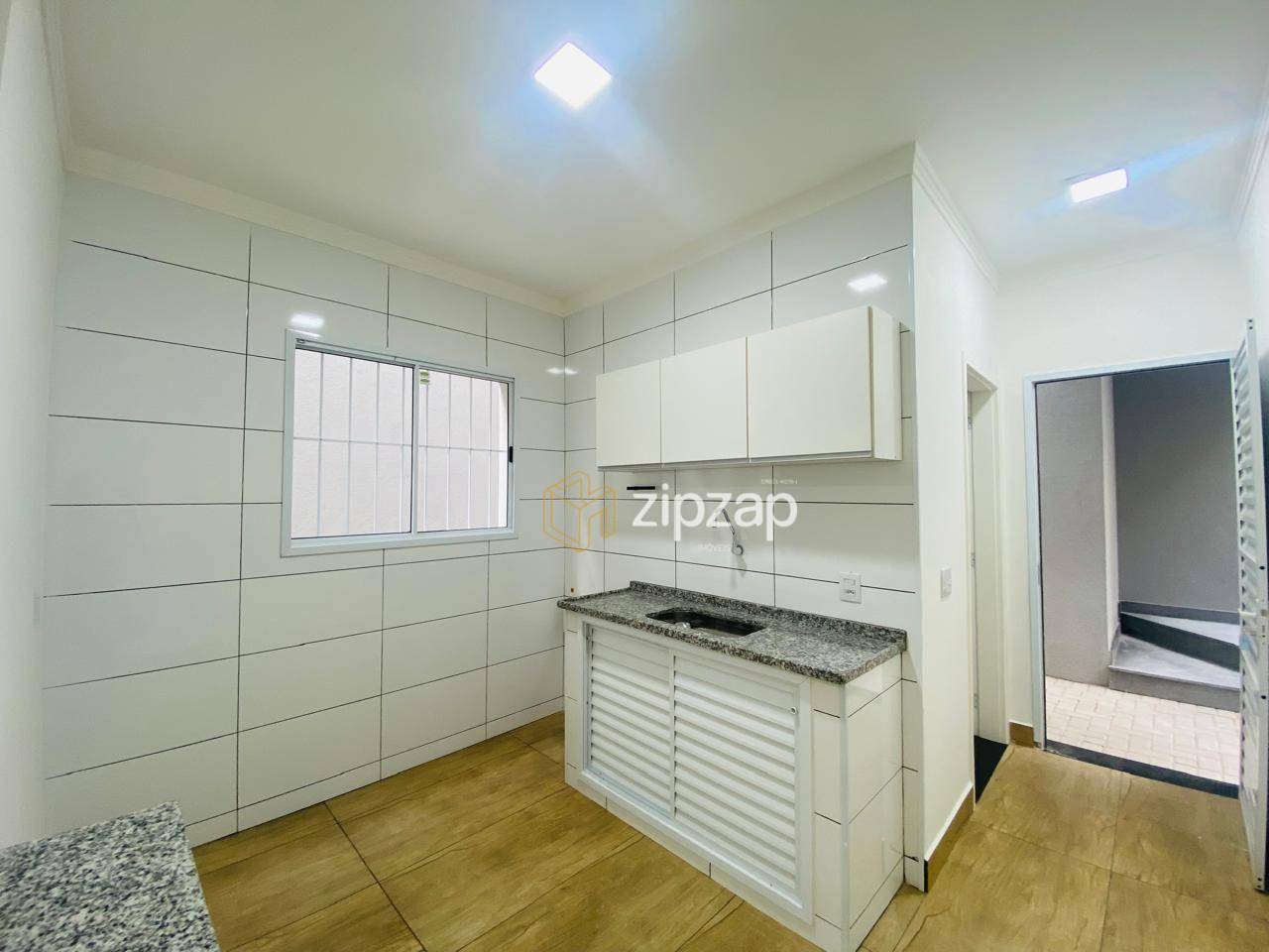 Casa para alugar com 2 quartos, 50m² - Foto 4