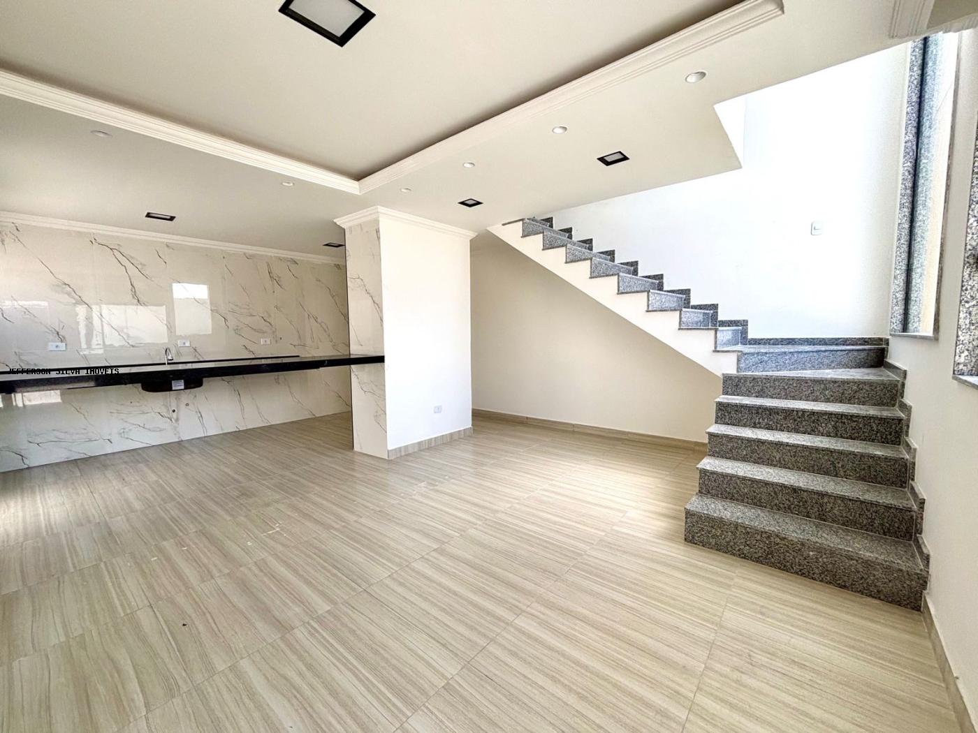 Casa à venda com 3 quartos, 210m² - Foto 4