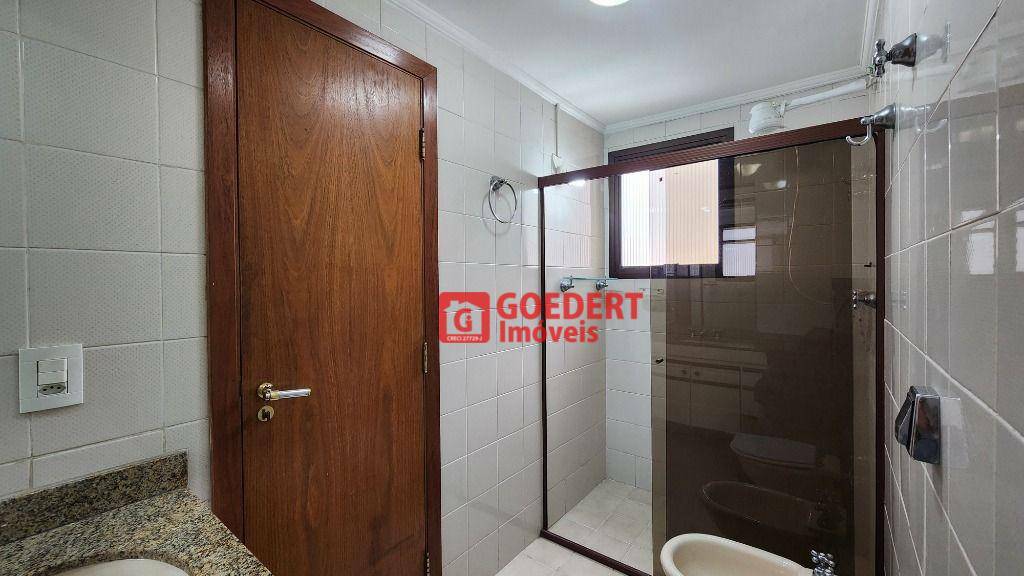 Apartamento para alugar com 4 quartos, 168m² - Foto 17