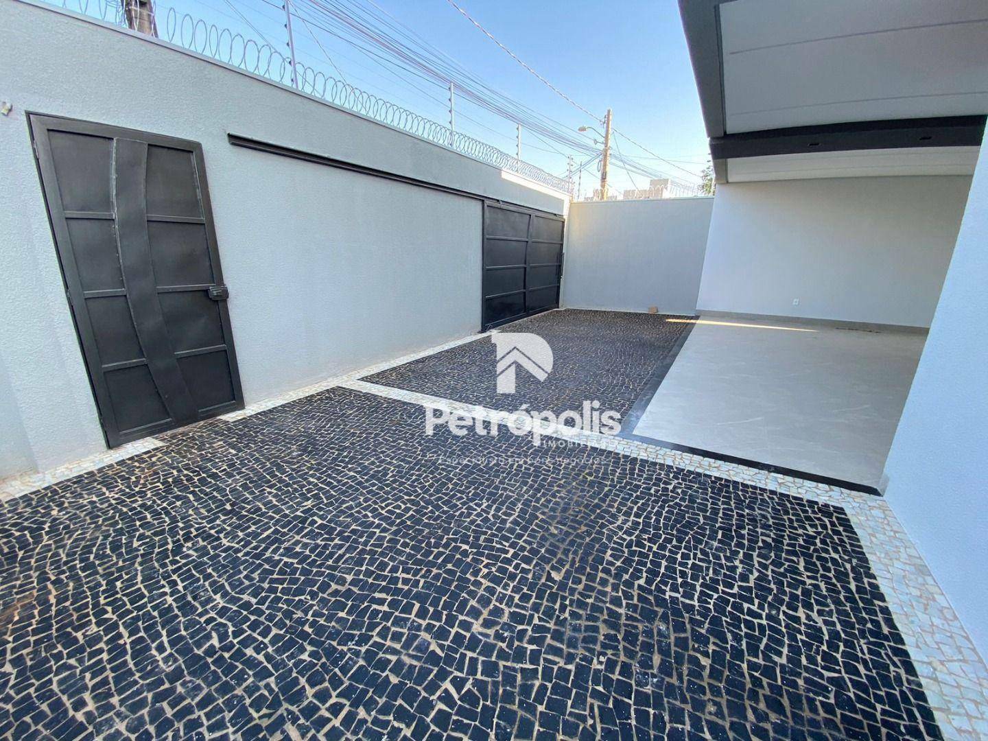 Casa à venda com 3 quartos, 220m² - Foto 4