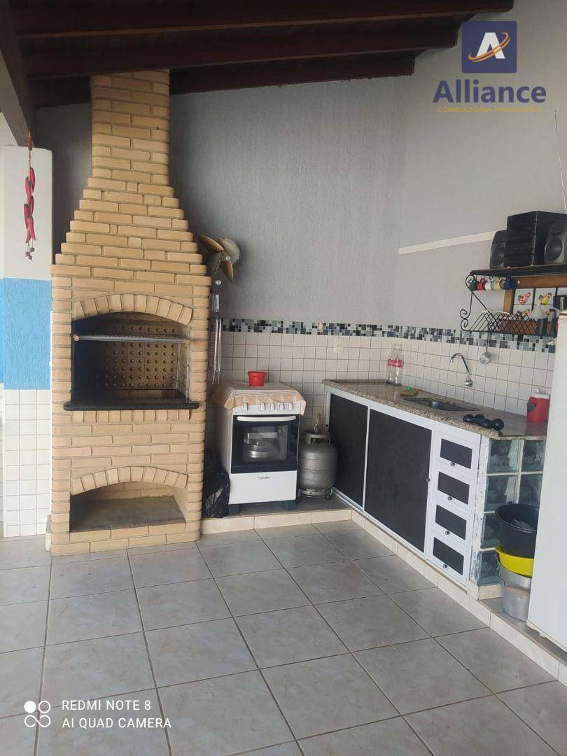 Casa à venda com 3 quartos, 230m² - Foto 2