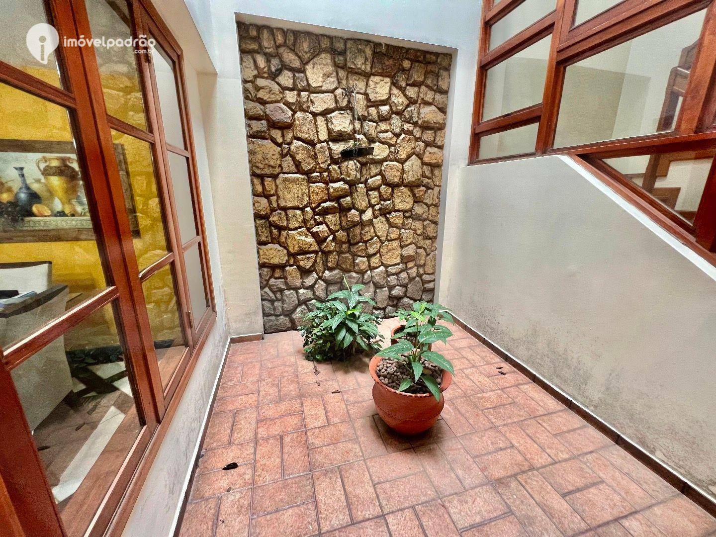 Casa de Condomínio à venda com 5 quartos, 300m² - Foto 9