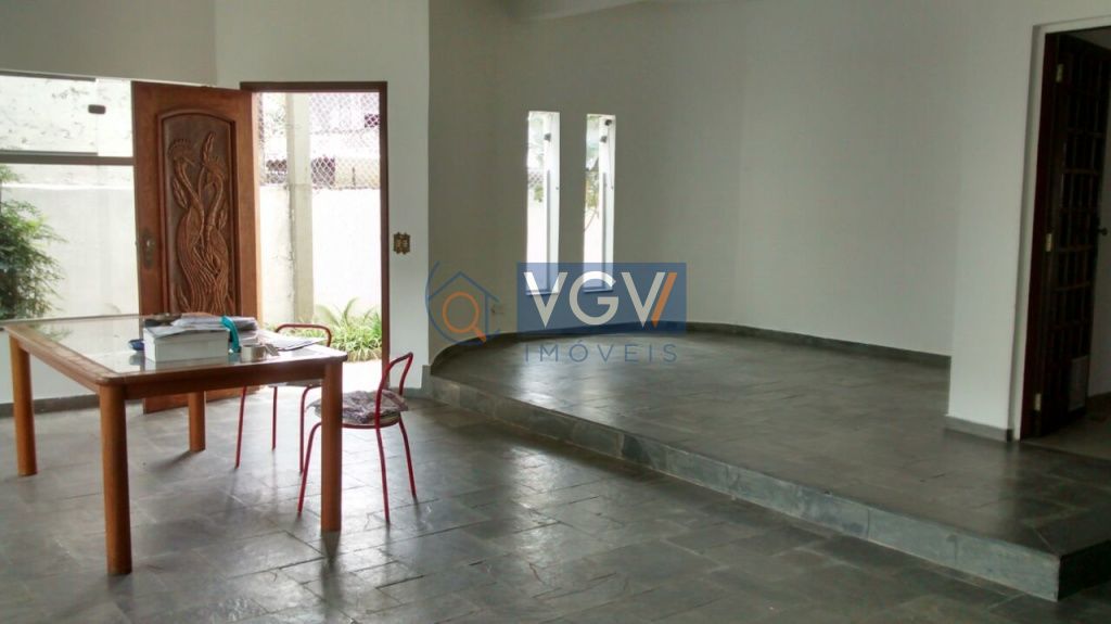 Casa à venda e aluguel com 7 quartos, 404m² - Foto 1