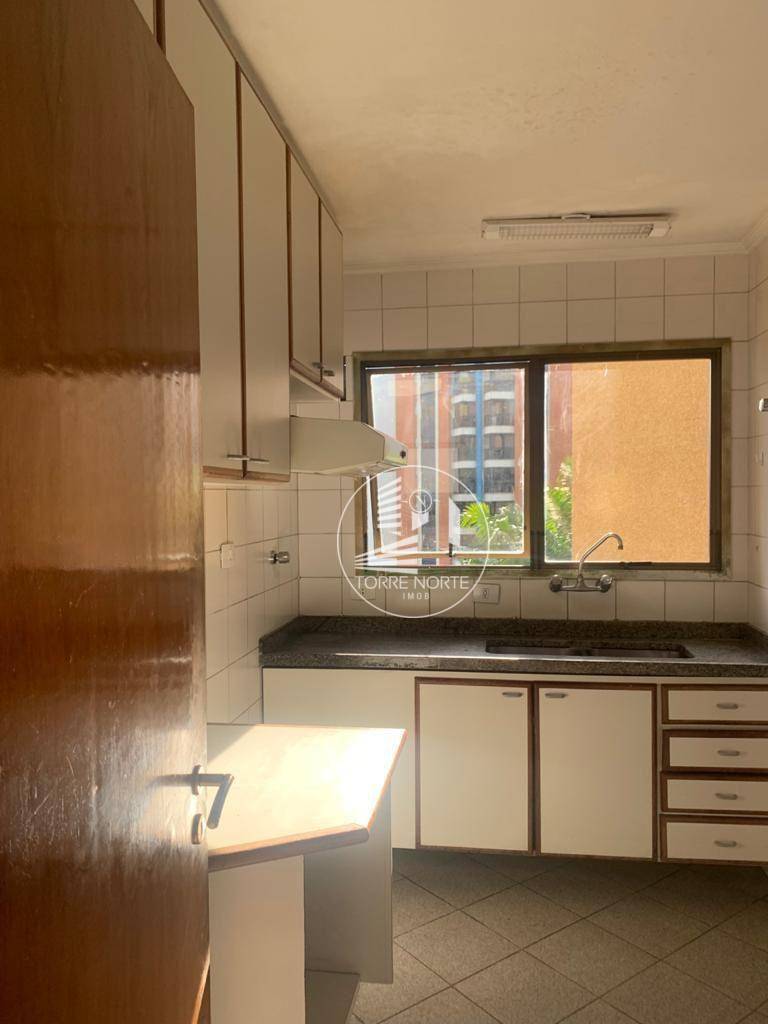 Apartamento à venda com 4 quartos, 188m² - Foto 11