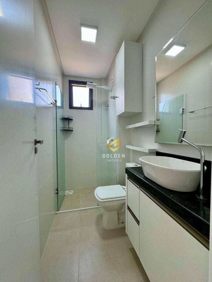 Apartamento para alugar com 2 quartos, 63m² - Foto 12