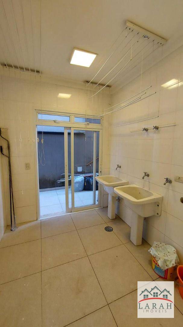 Casa de Condomínio para alugar com 4 quartos, 362m² - Foto 2