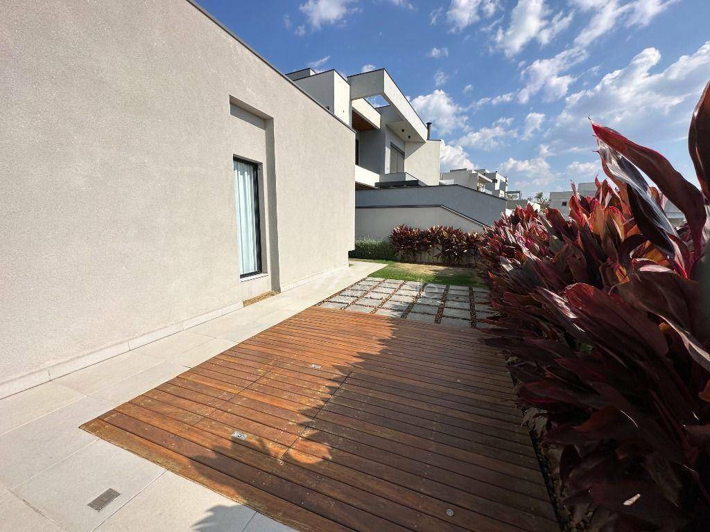 Casa de Condomínio à venda com 3 quartos, 207m² - Foto 4