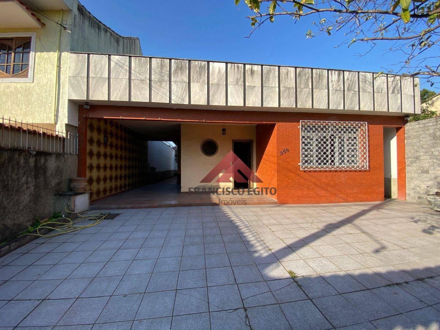 Casa à venda com 3 quartos, 137m² - Foto 1