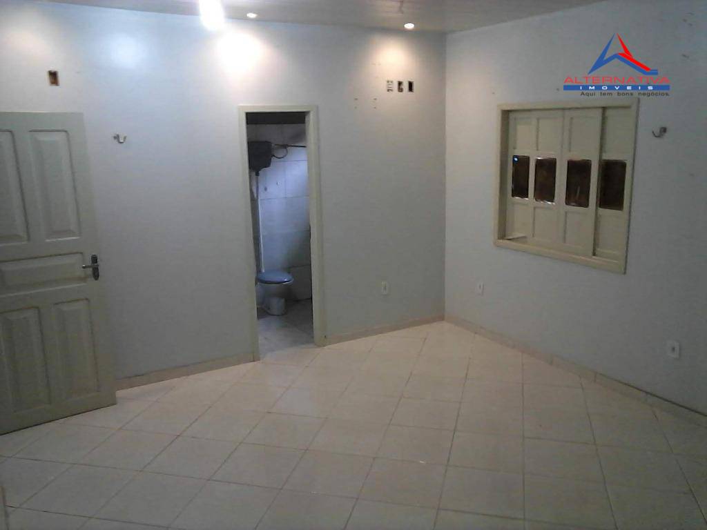 Casa à venda com 4 quartos, 180m² - Foto 2