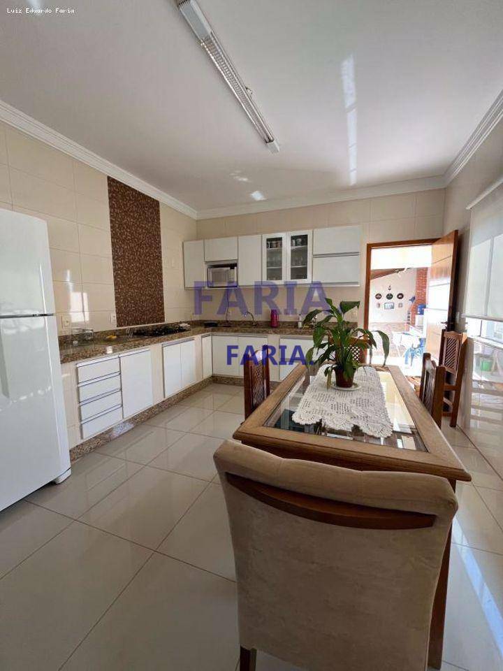 Casa à venda com 4 quartos, 300M2 - Foto 10