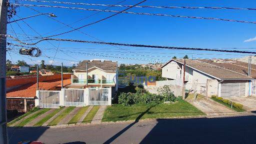 Casa à venda com 2 quartos, 100m² - Foto 1