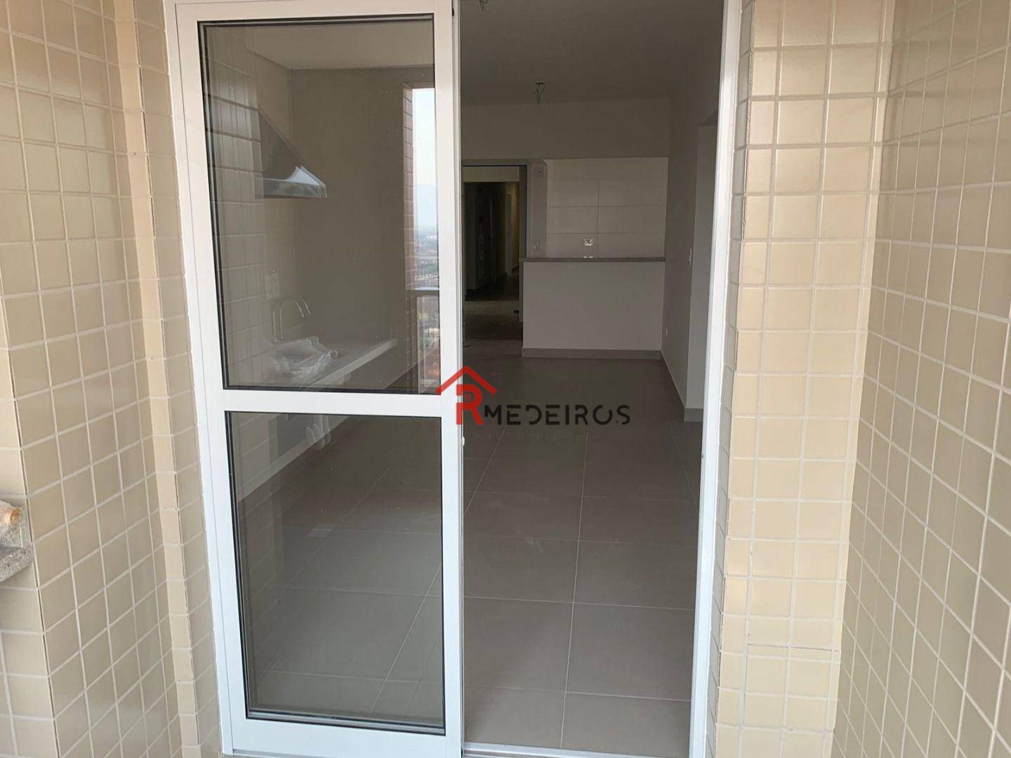 Apartamento à venda com 2 quartos, 64m² - Foto 2