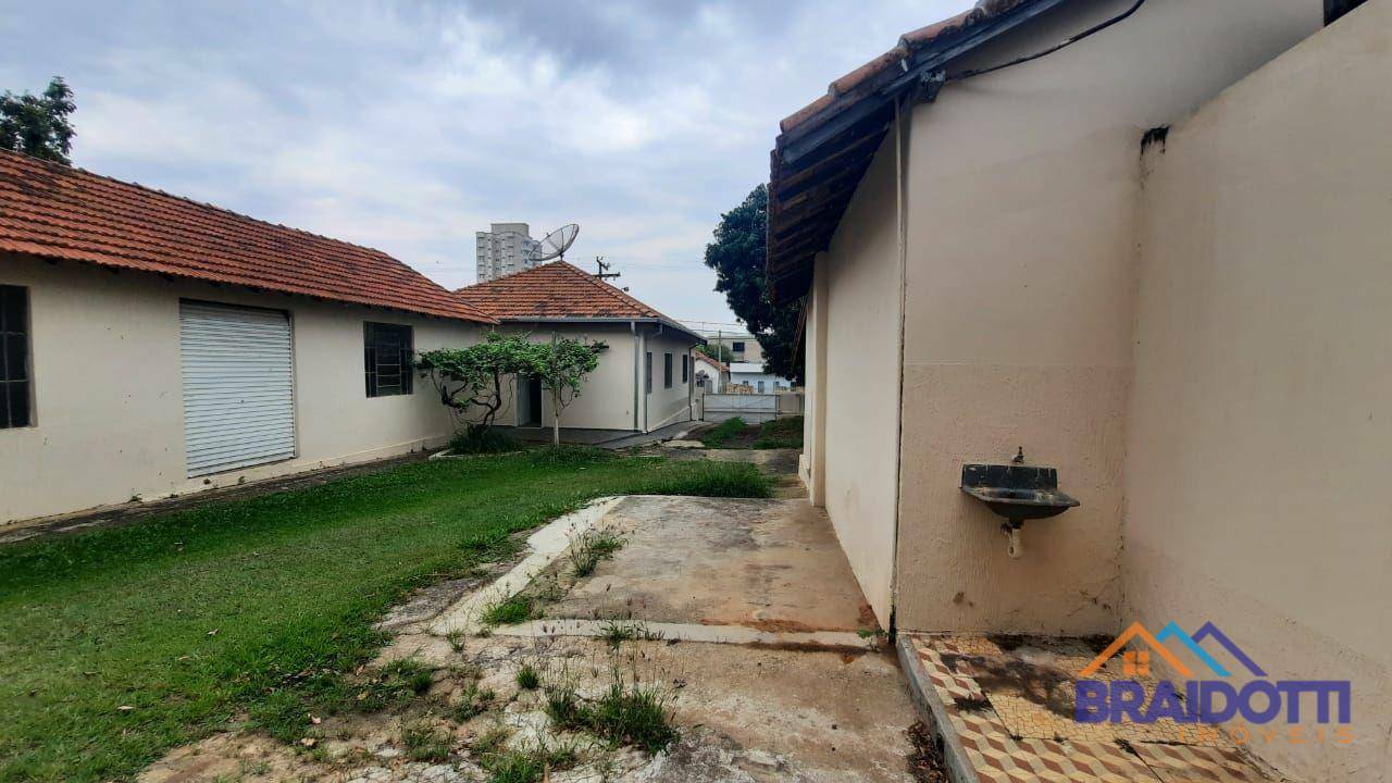 Casa à venda com 2 quartos, 346m² - Foto 7