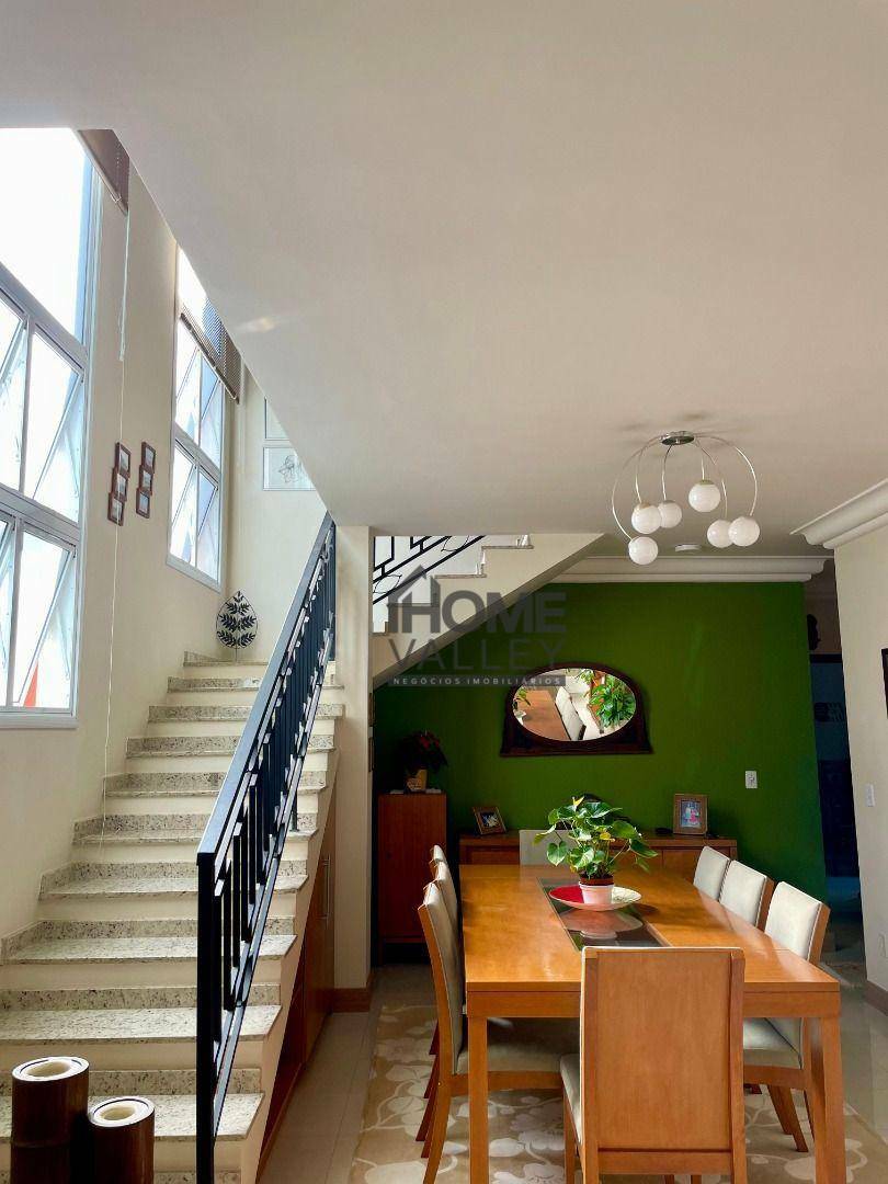Casa de Condomínio à venda com 4 quartos, 260m² - Foto 2