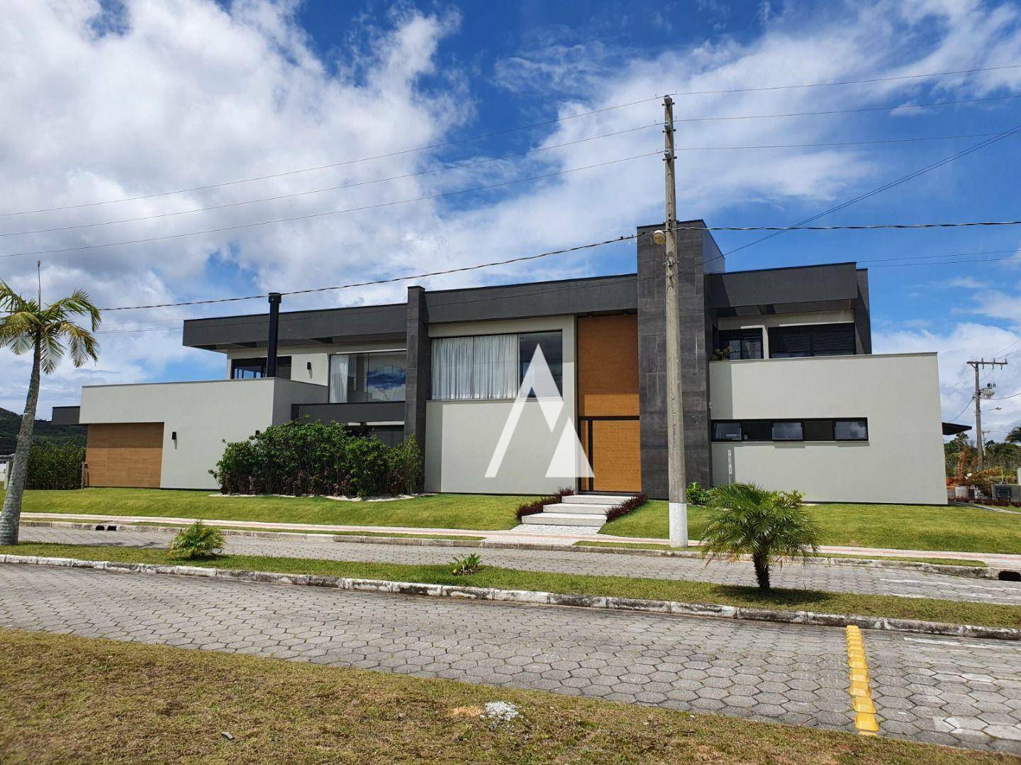 Casa de Condomínio à venda com 3 quartos, 458m² - Foto 1