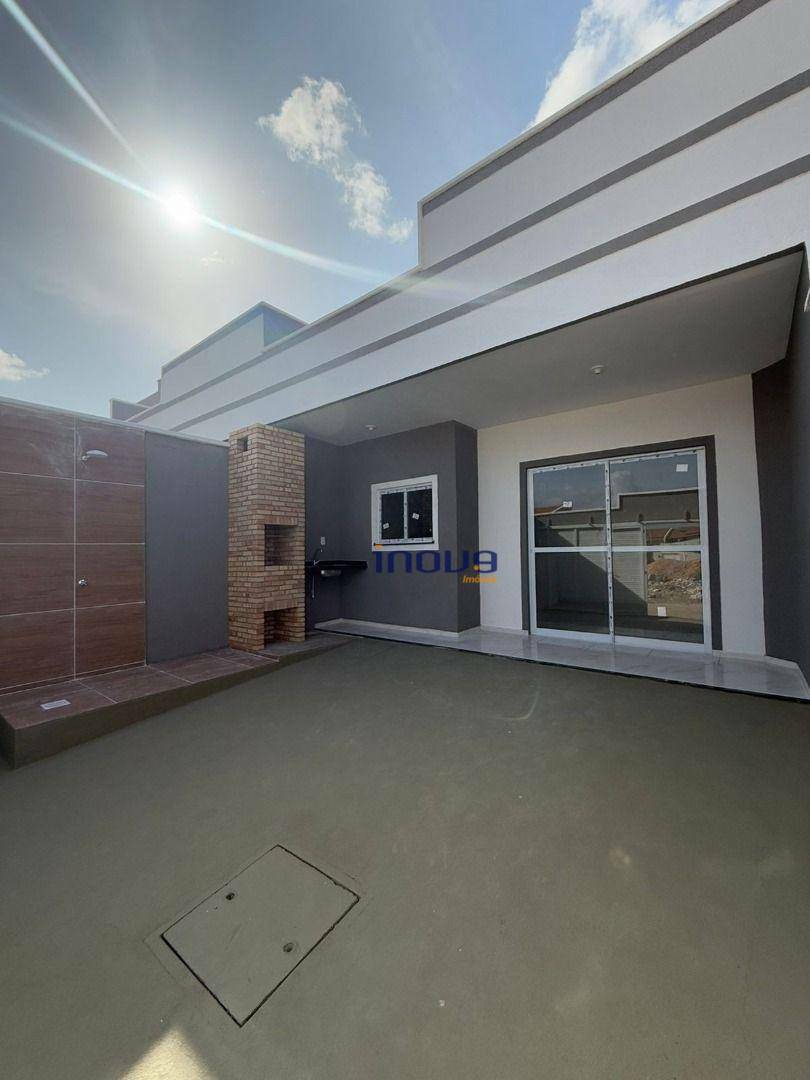 Casa à venda com 3 quartos, 82m² - Foto 1