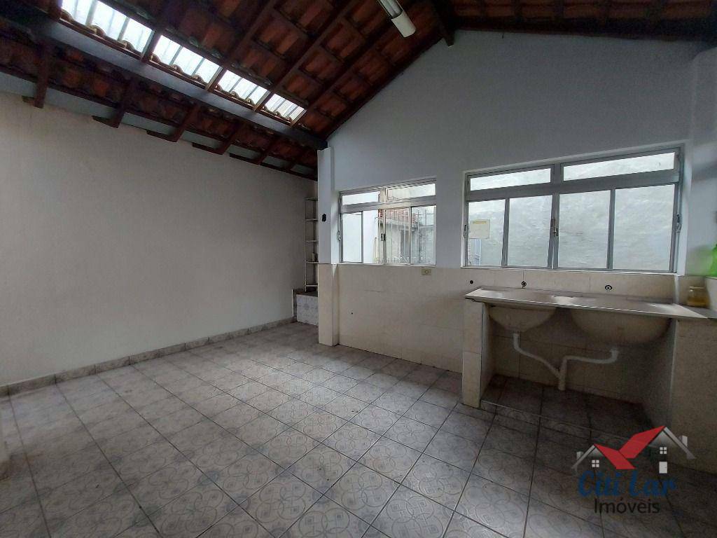 Casa para alugar com 2 quartos, 150m² - Foto 13