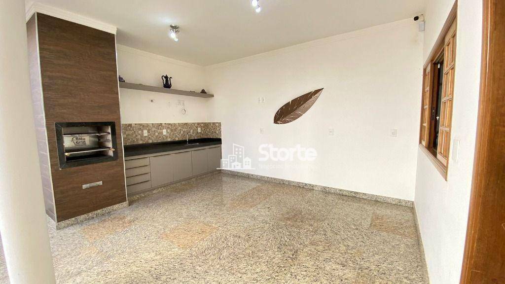 Casa à venda com 3 quartos, 210m² - Foto 11