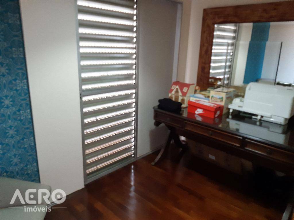 Apartamento à venda com 4 quartos, 249m² - Foto 4