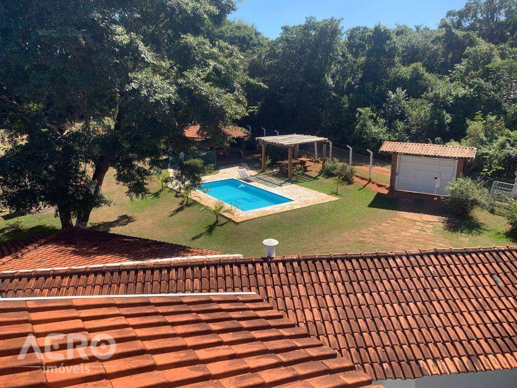 Chácara à venda com 4 quartos, 200m² - Foto 2