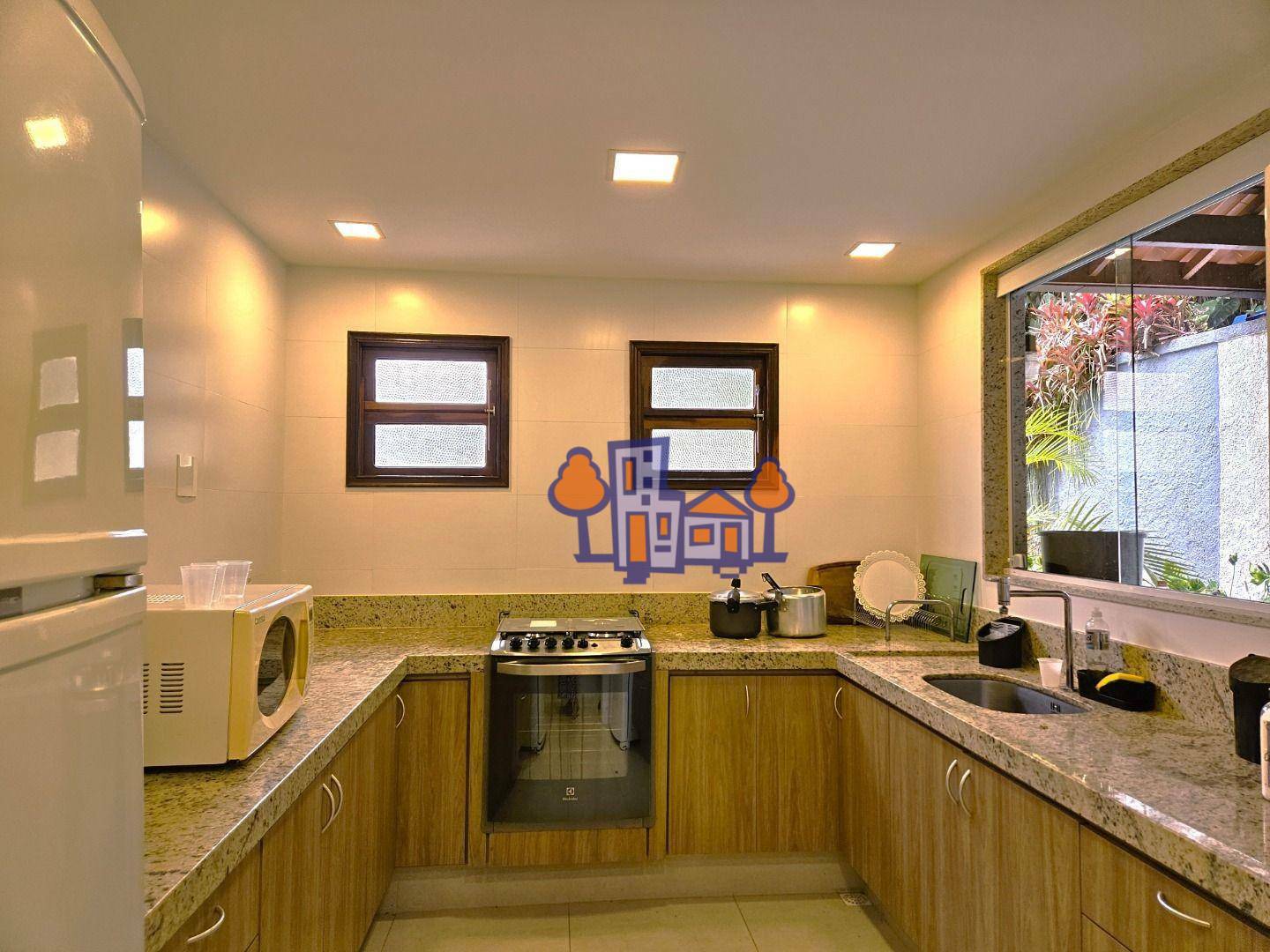 Casa à venda com 4 quartos, 300m² - Foto 50