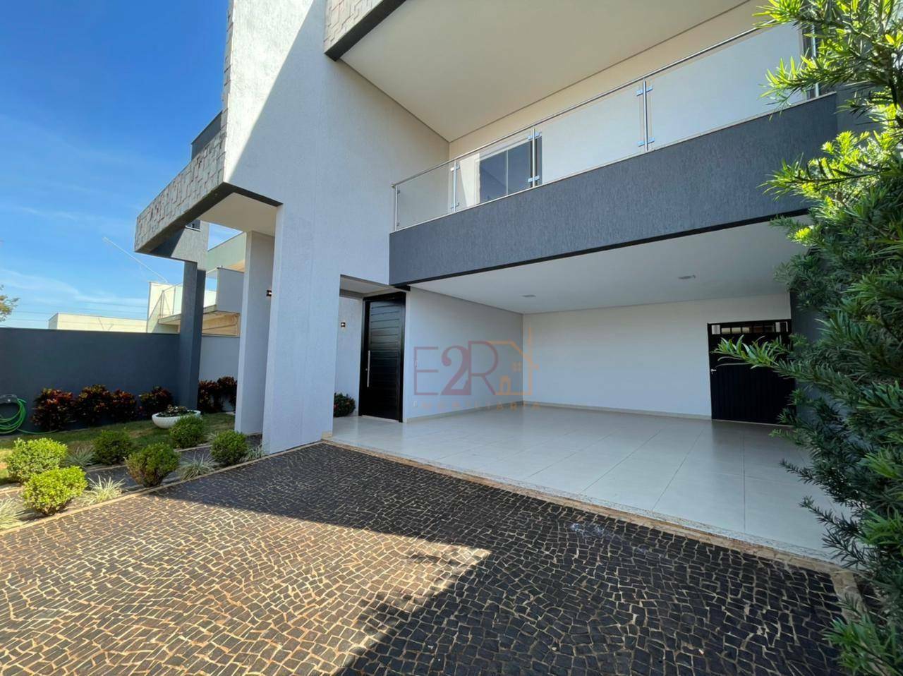 Sobrado à venda com 3 quartos, 270m² - Foto 1