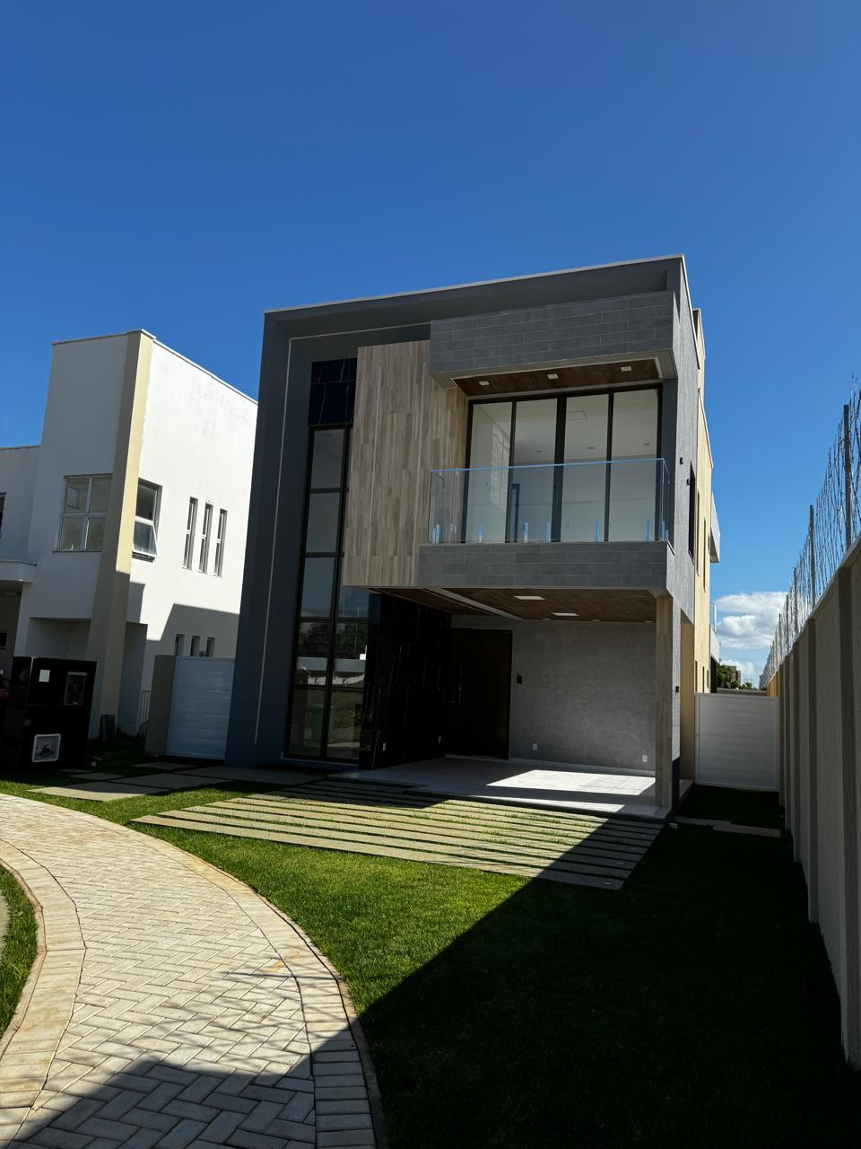 Casa para alugar com 5 quartos, 200m² - Foto 1