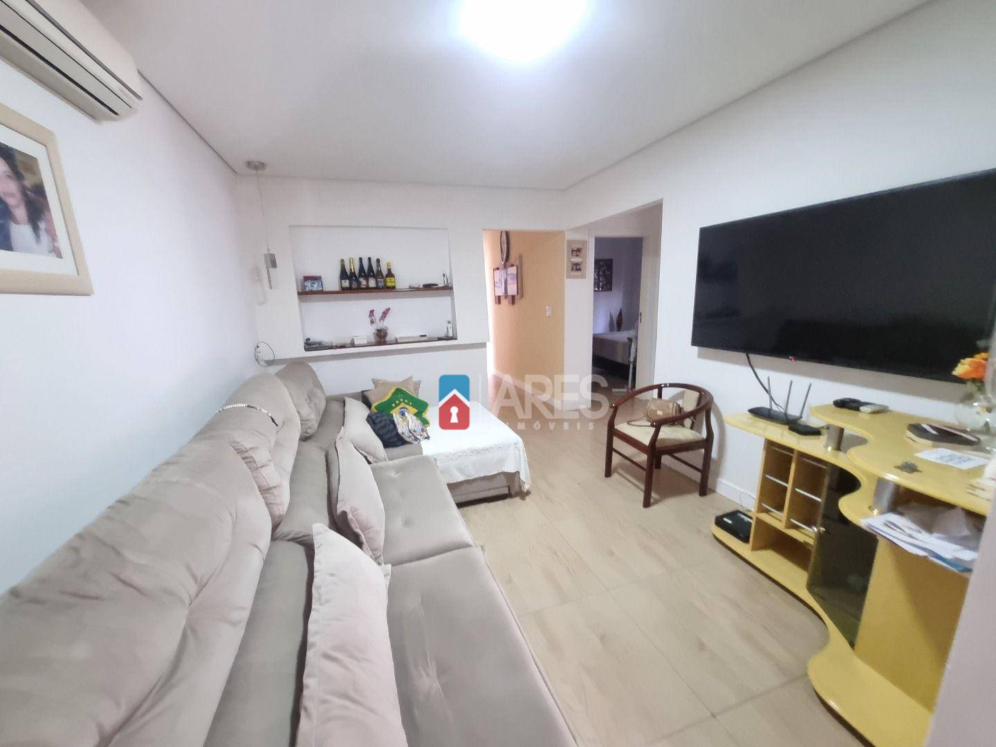 Casa à venda com 4 quartos, 203m² - Foto 1