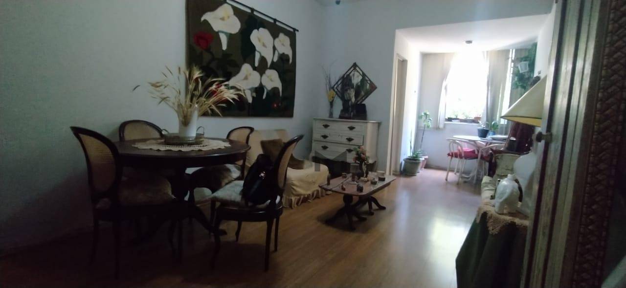 Apartamento à venda com 2 quartos, 70m² - Foto 1