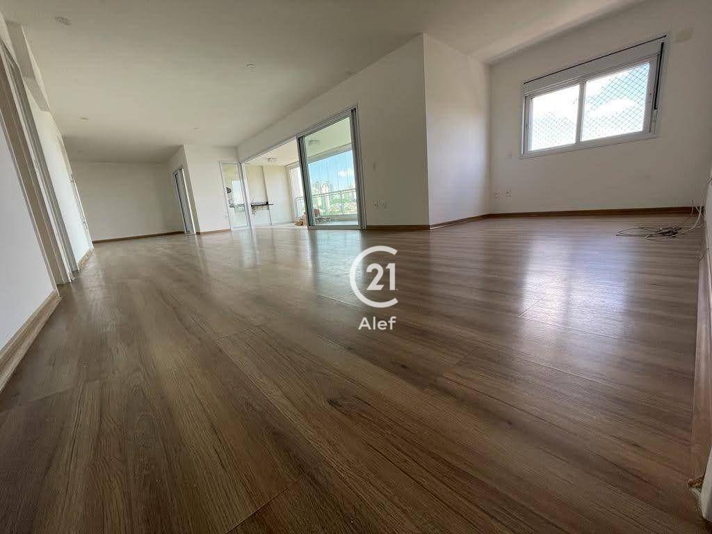 Apartamento à venda com 3 quartos, 241m² - Foto 17