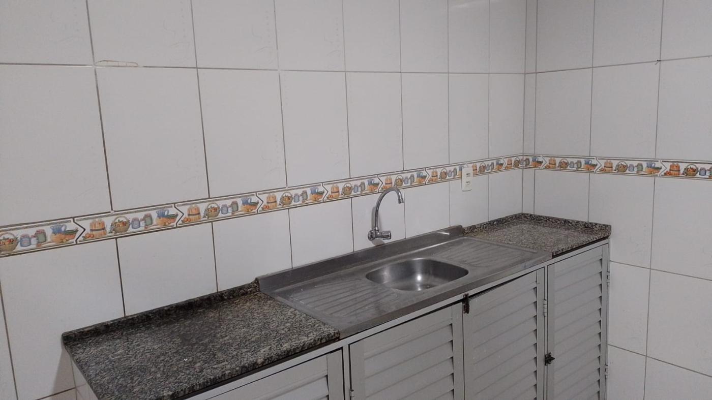 Casa à venda com 2 quartos, 300m² - Foto 3