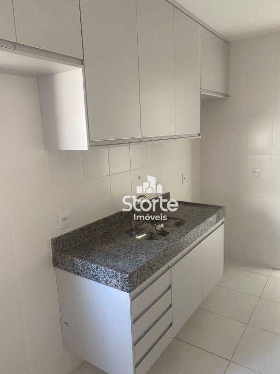 Apartamento à venda com 3 quartos, 70m² - Foto 2