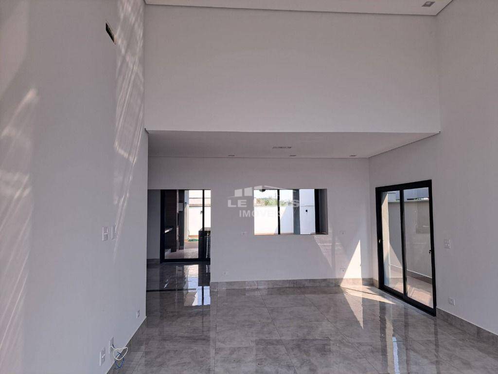 Casa de Condomínio à venda com 3 quartos, 234m² - Foto 2