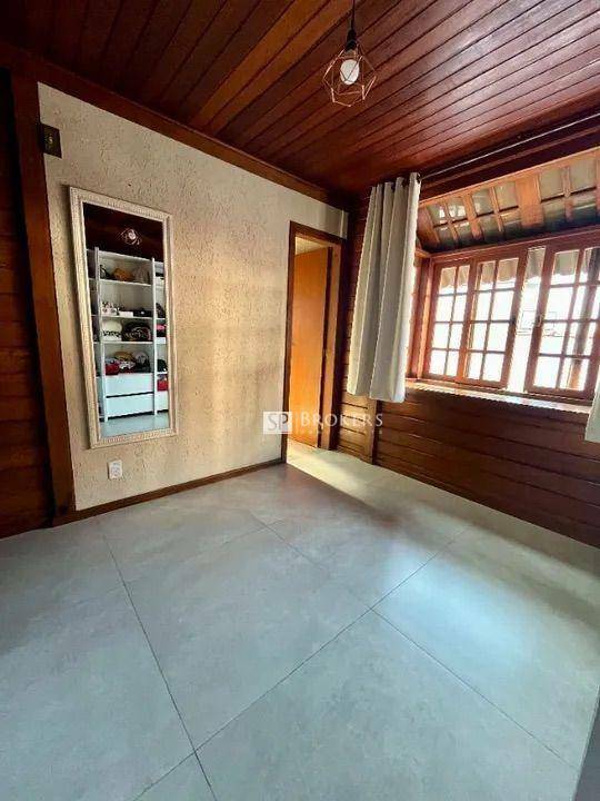 Casa à venda com 4 quartos, 250m² - Foto 10