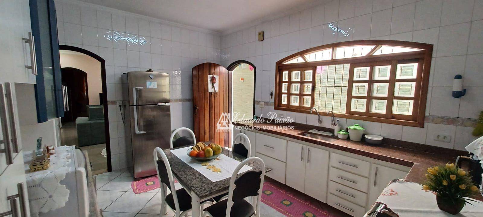 Casa à venda com 3 quartos, 197m² - Foto 3