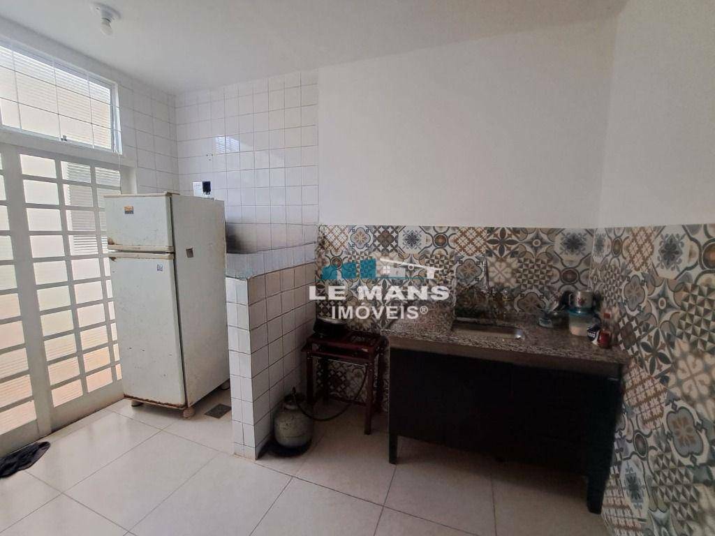 Casa para alugar com 3 quartos, 202m² - Foto 10